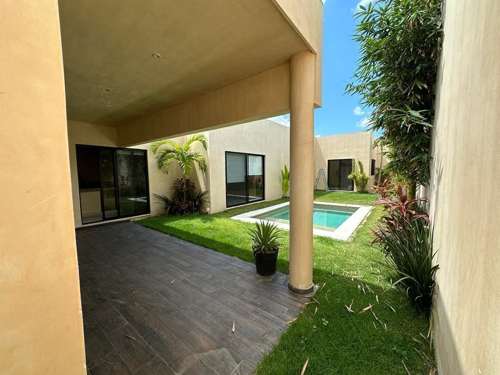 11 de 14: Jardín, alberca y terraza