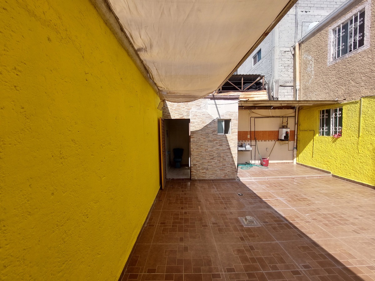 7 of 15: PATIO TRASERO