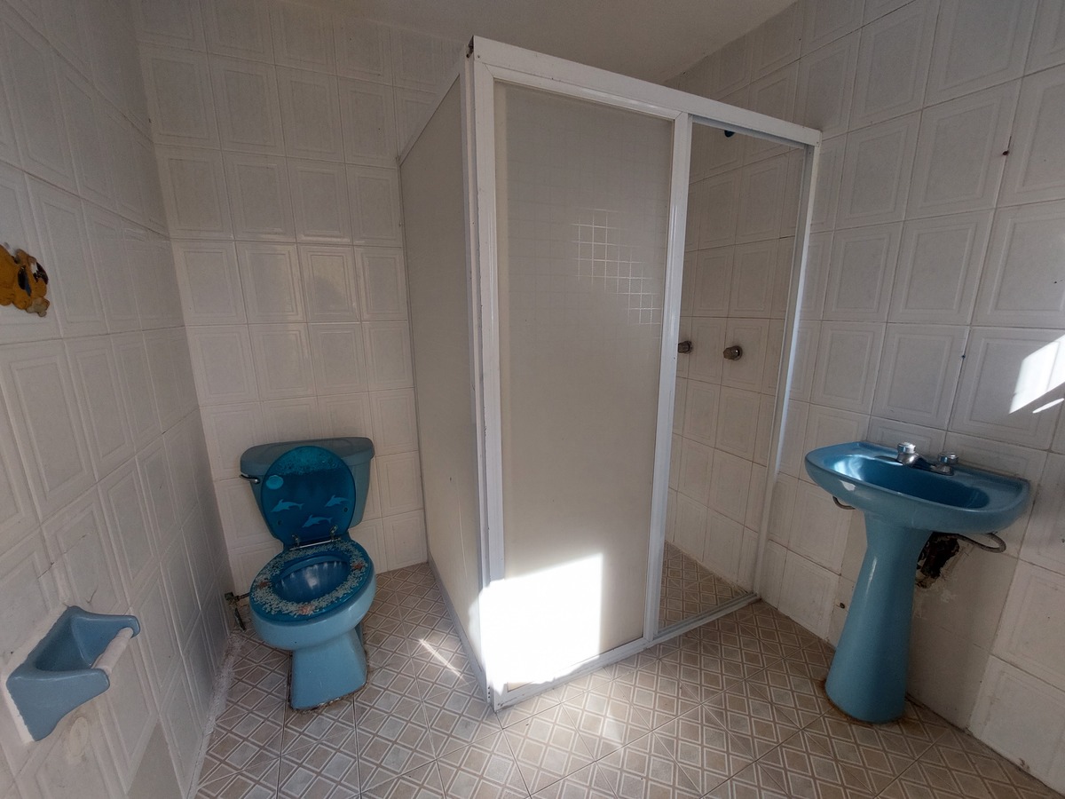 8 of 15: BAÑO COMPLETO PLANTA BAJA