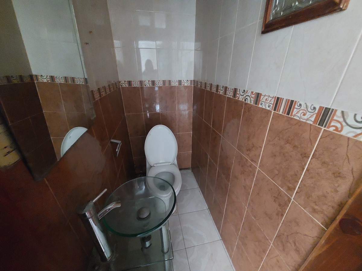 6 of 15: MEDIO BAÑO