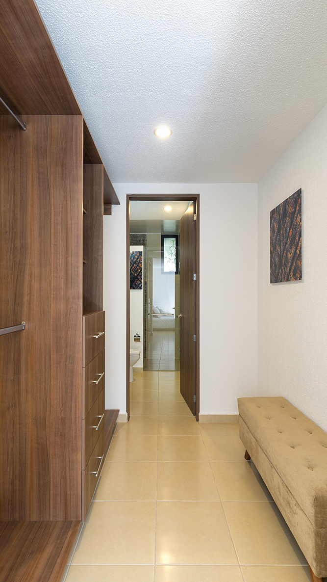 5 of 7: Baño privado y vestidor