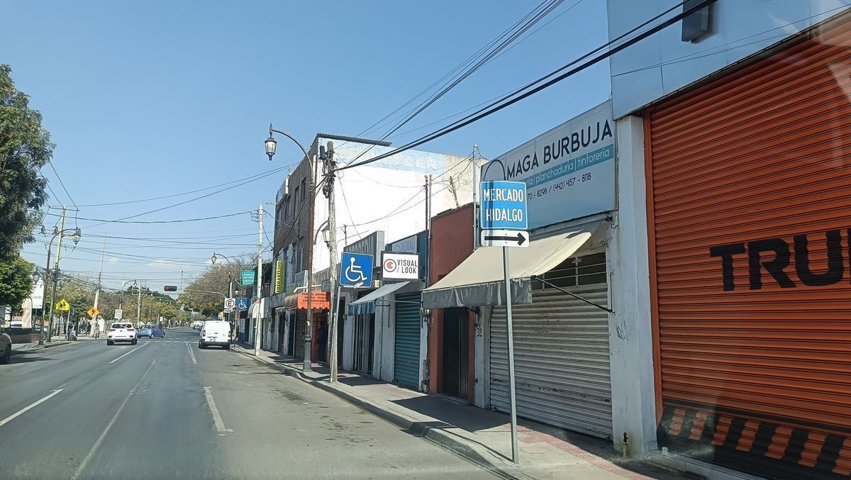 4 of 13: avenida