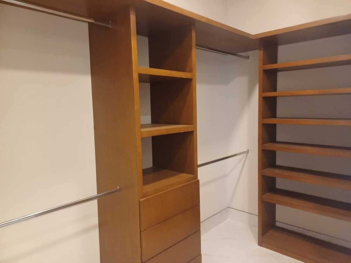 10 of 27: closet vestidor