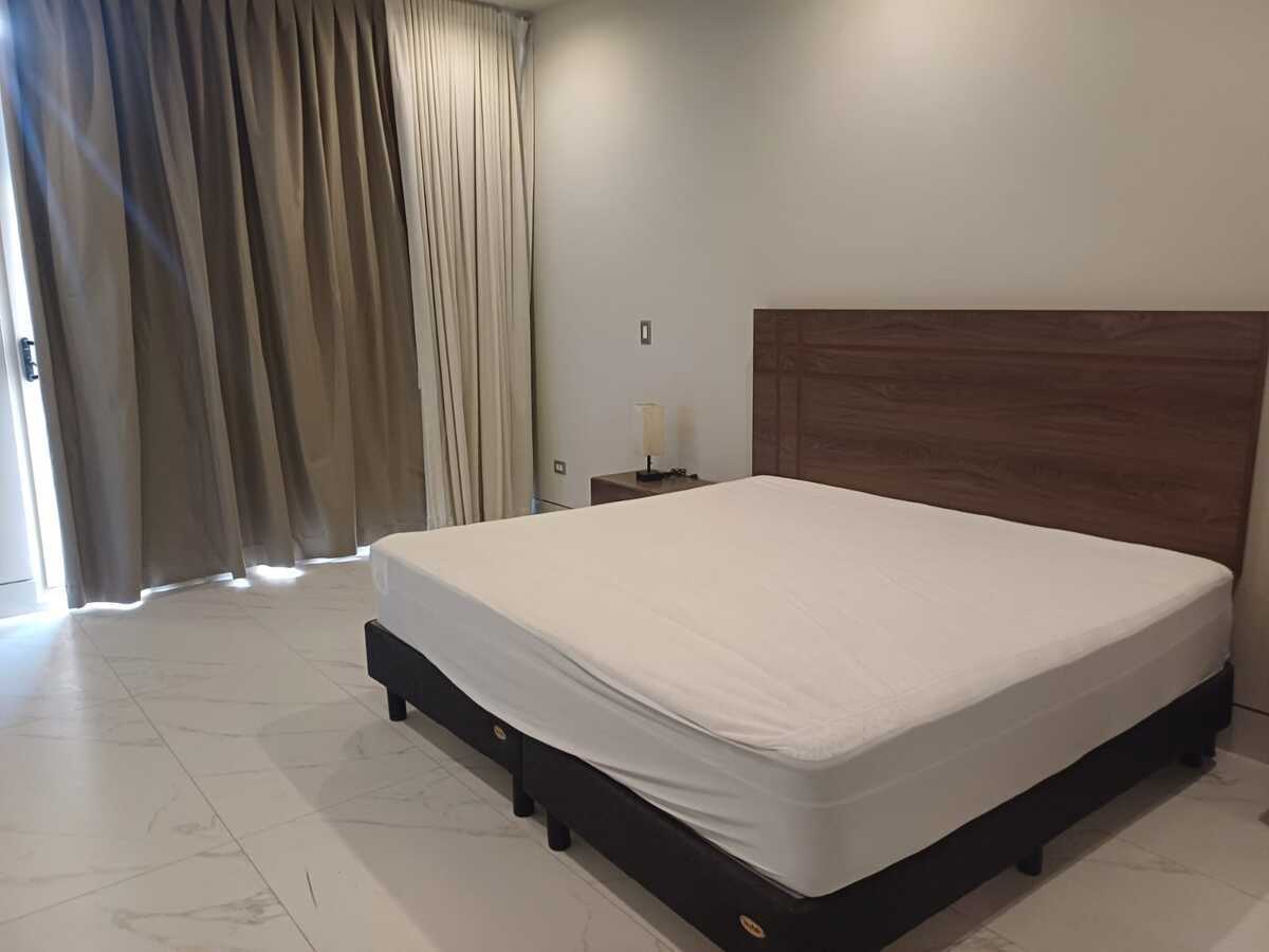 14 of 27: Recamara principal