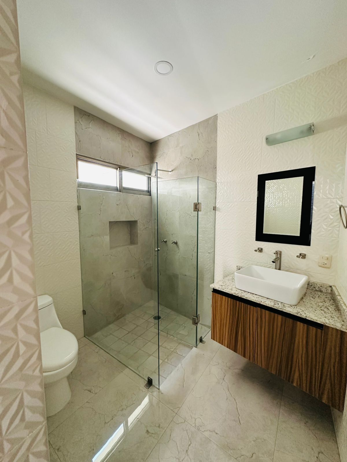 15 of 20: BAÑO RECAMARA PRINCIPAL