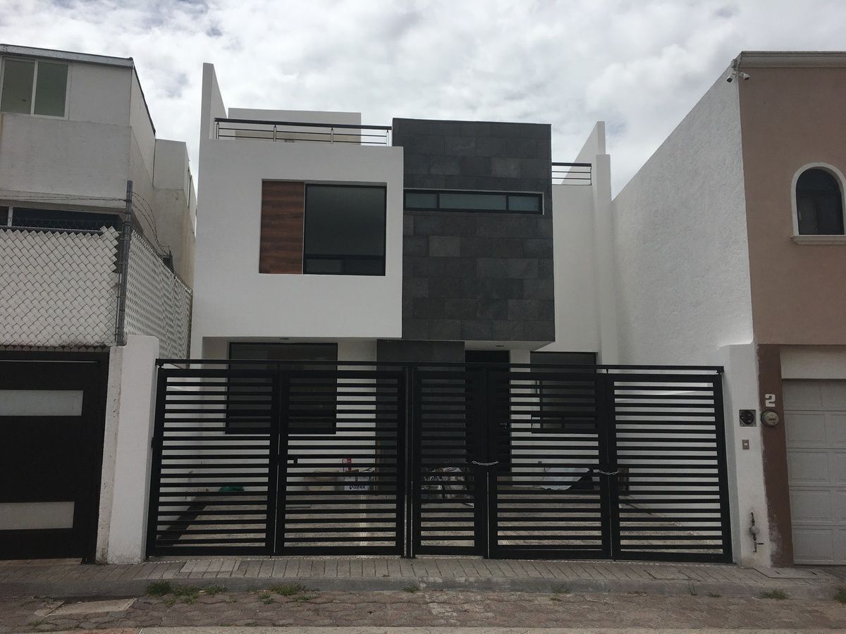 2 of 37: Fachada