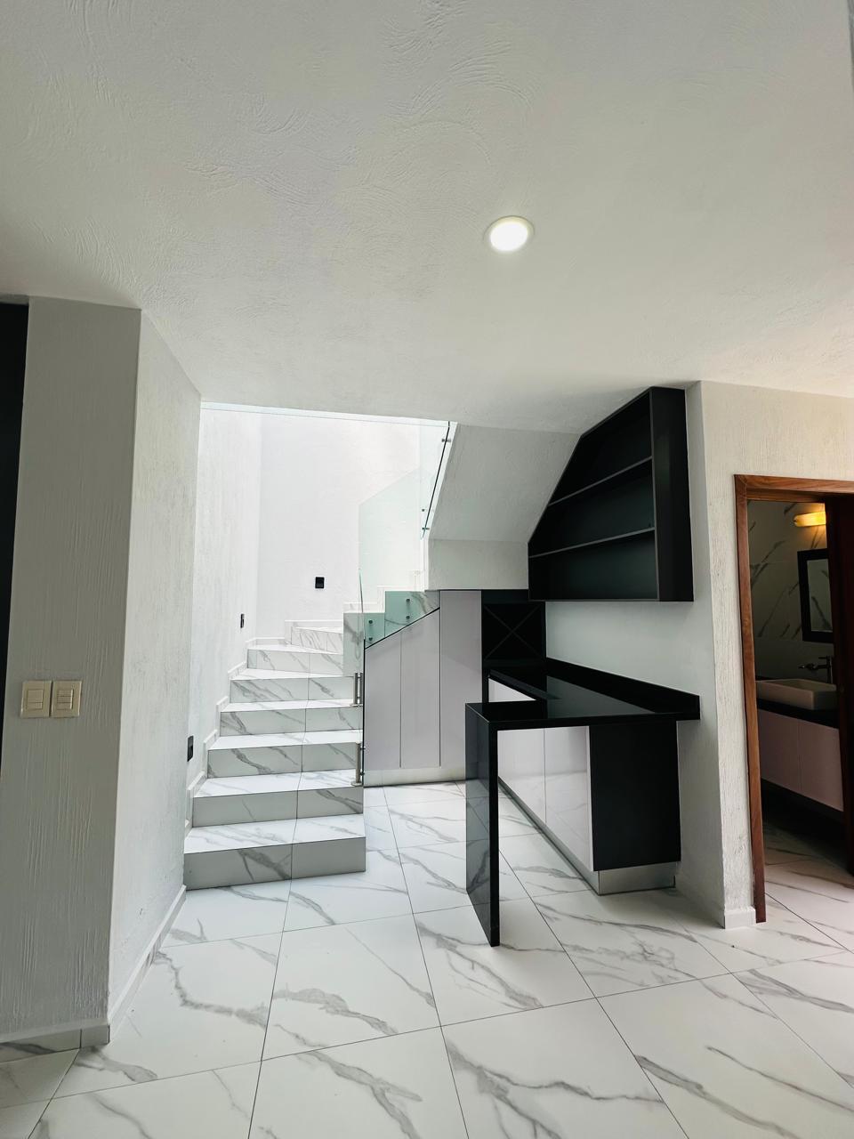 2 of 16: ENTRADA / CANTINA