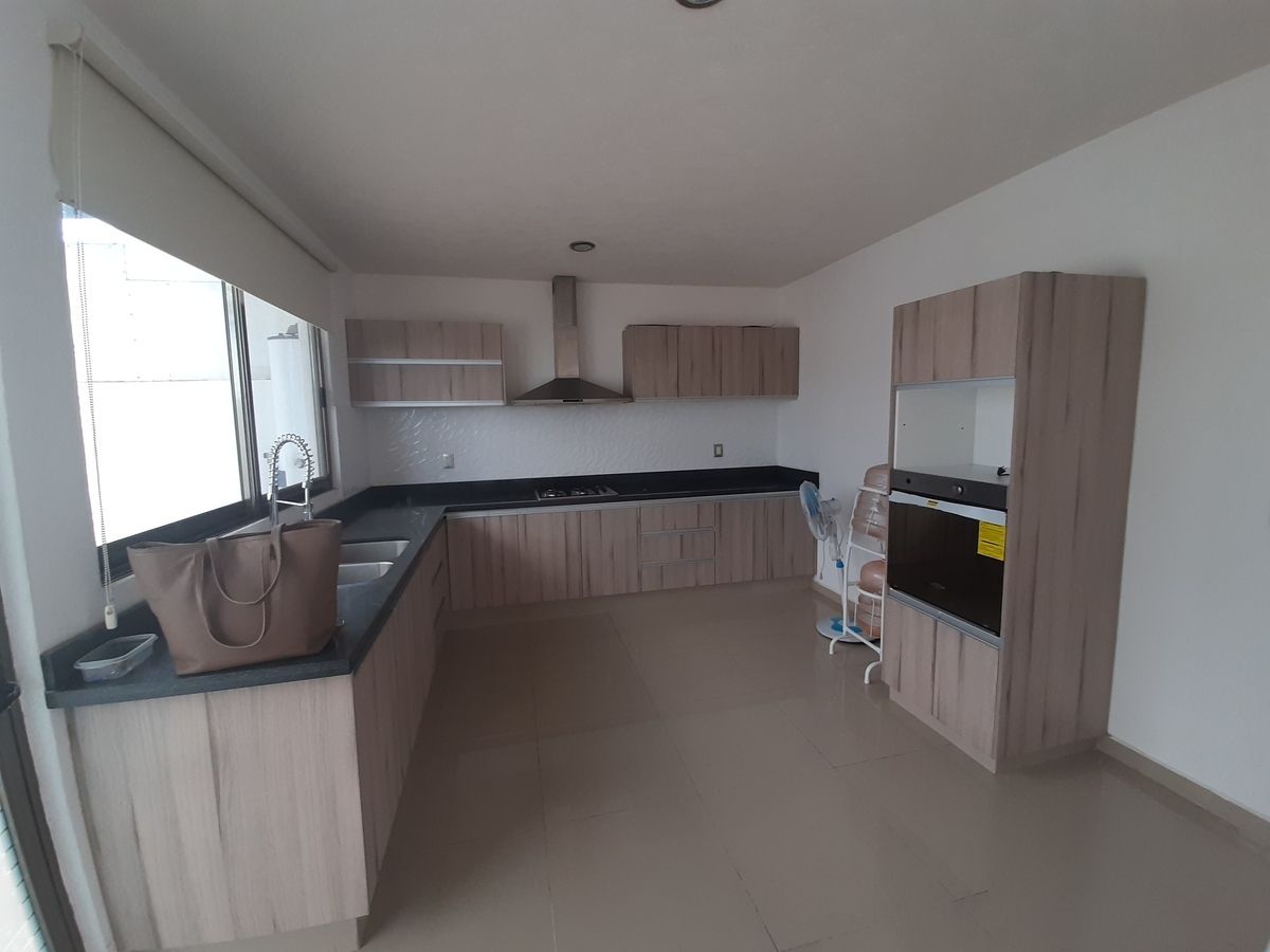 Renta casa en Corregidora, Fracc. San Jerónimo