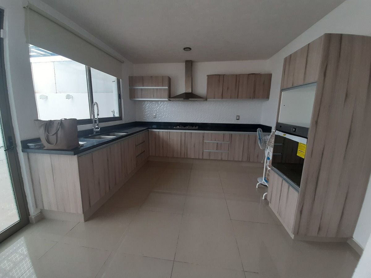 Renta casa en Corregidora, Fracc. San Jerónimo