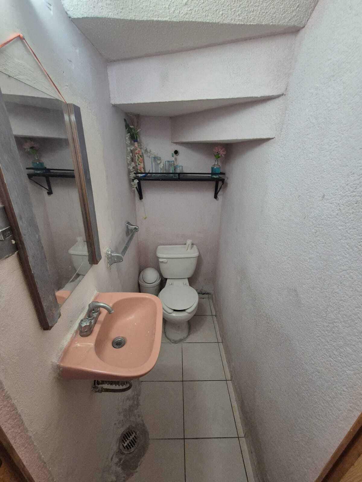 3 of 14: 1/2 Baño PB