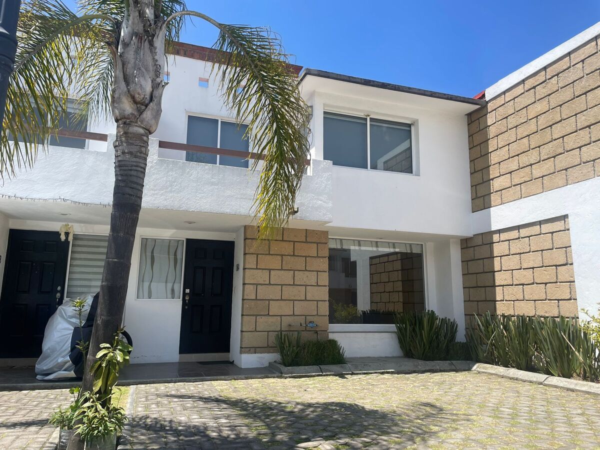 1 de 28: Fachada principal