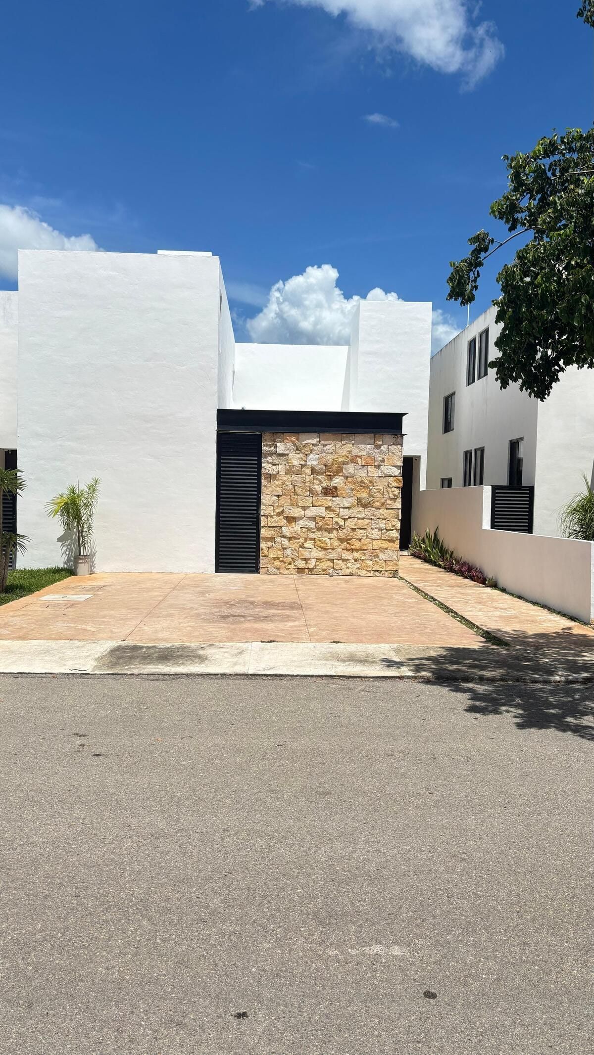 VENTA DE CASA EN PRIVADA EN MÉRIDA. 3 recámaras,3 baños,alberca - foto 3
