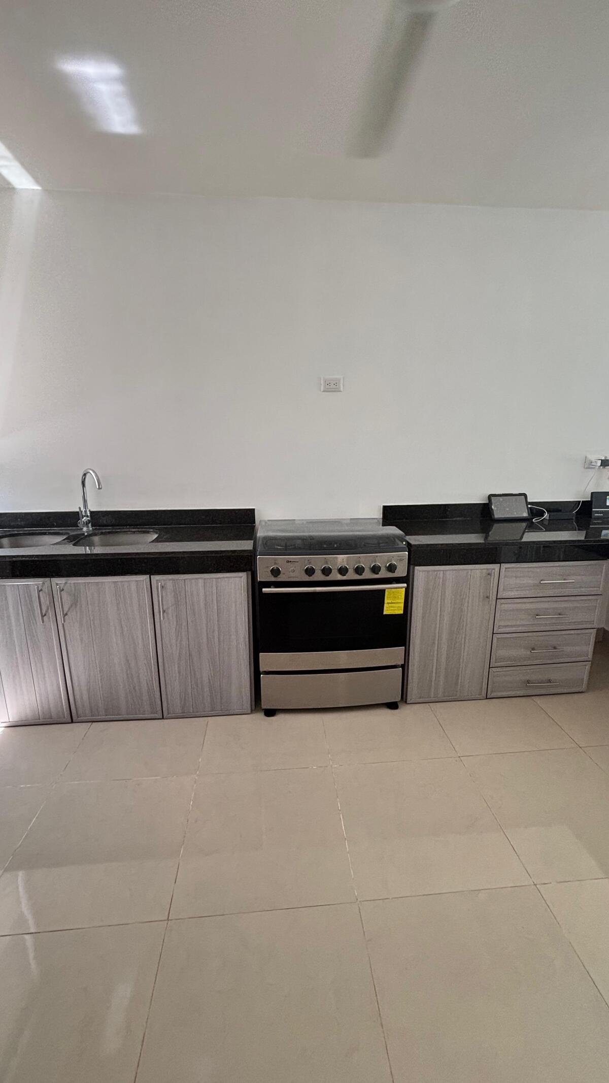 13 de 34: cocina equipada con estufa