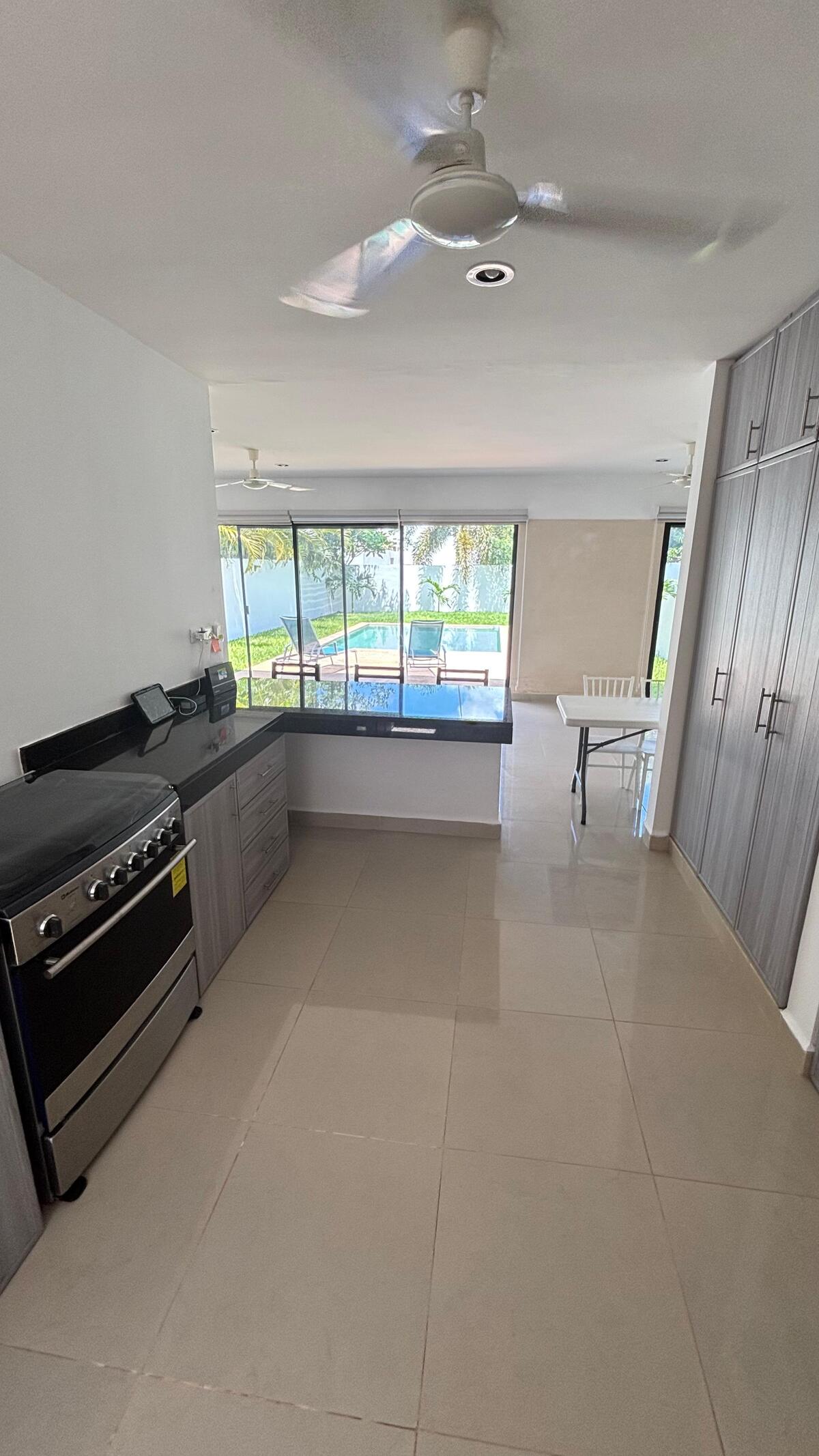 15 de 34: cocina equipada con amplia alacena