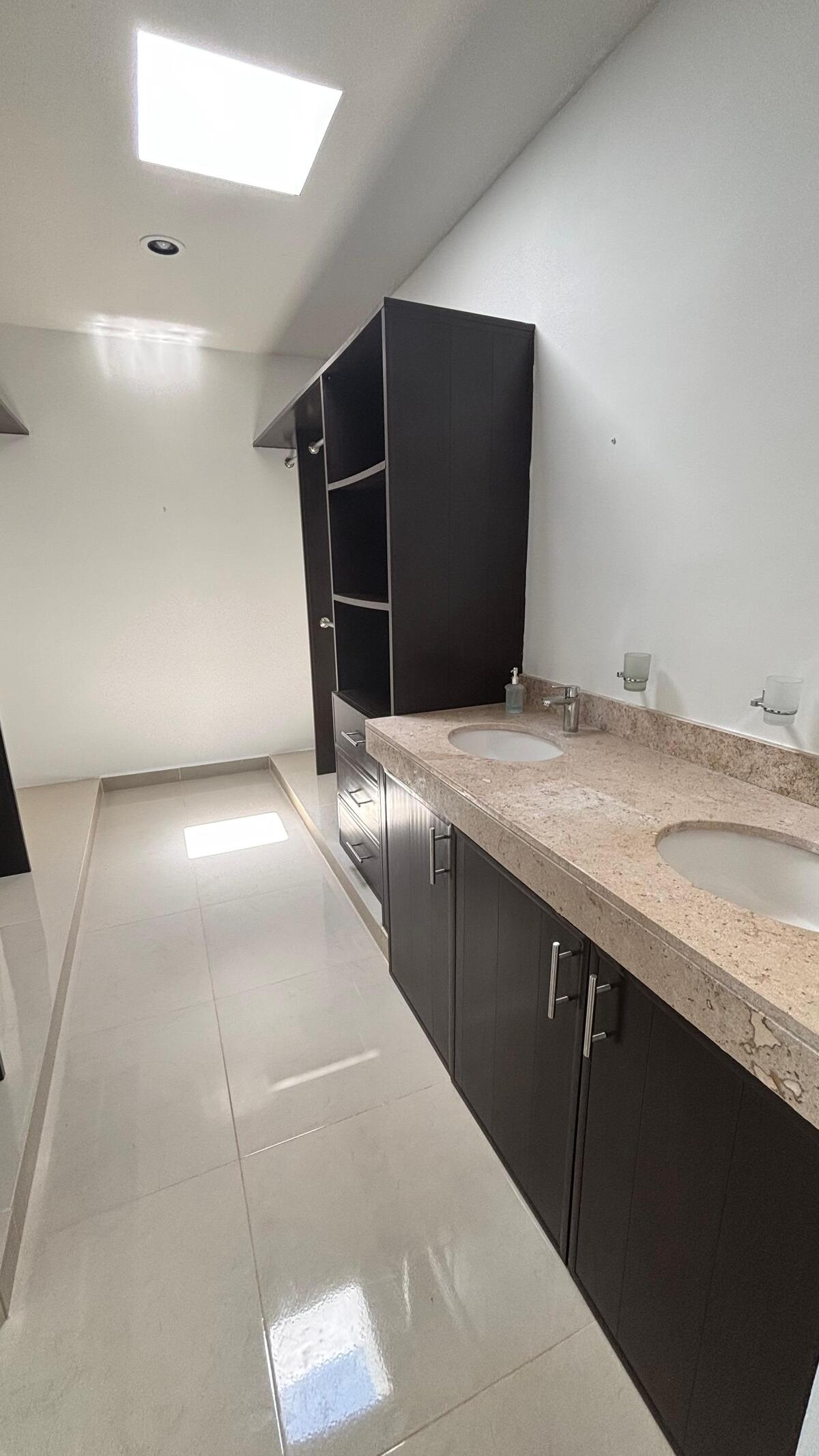 18 de 34: closet vestidor recamara principal