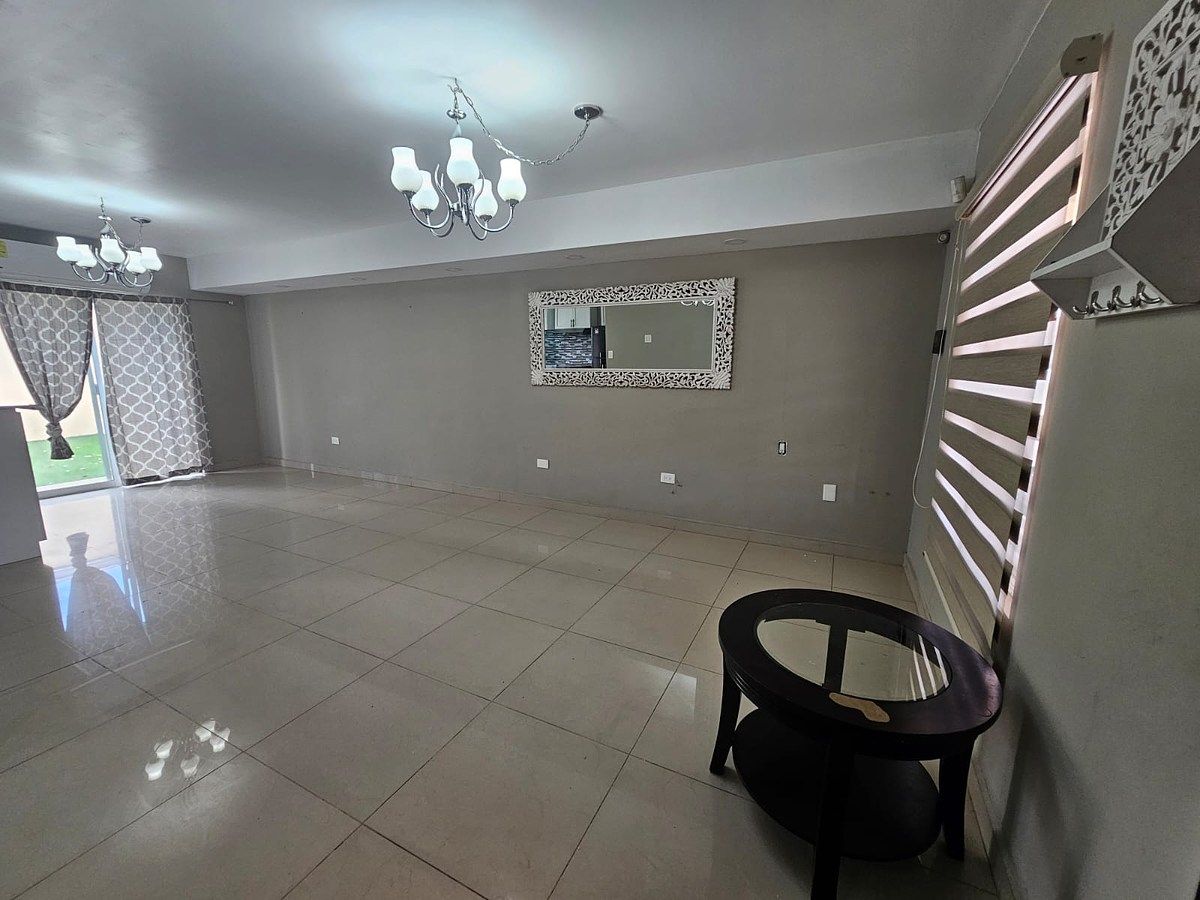 Casa en Quinta Alcázar de Toledo, Mexicali, foto 6 de 23
