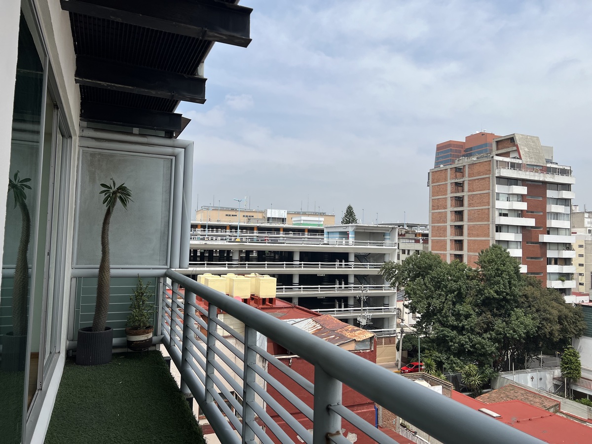 5 de 30: Balcon en la estancia  de la sala (vista)