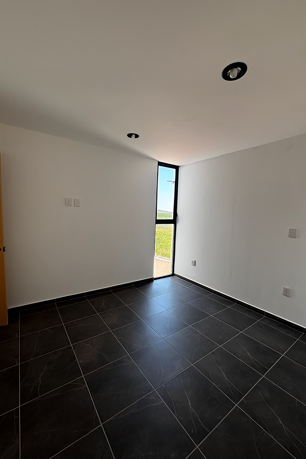 8 of 15: Recámara o estudio