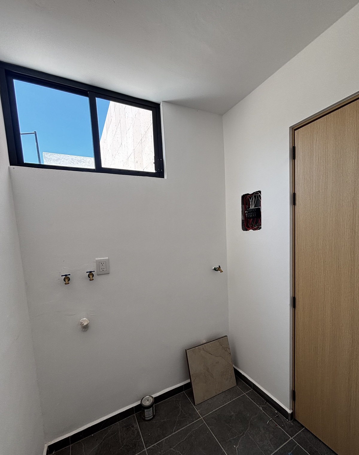 12 of 15: Patio de servicio