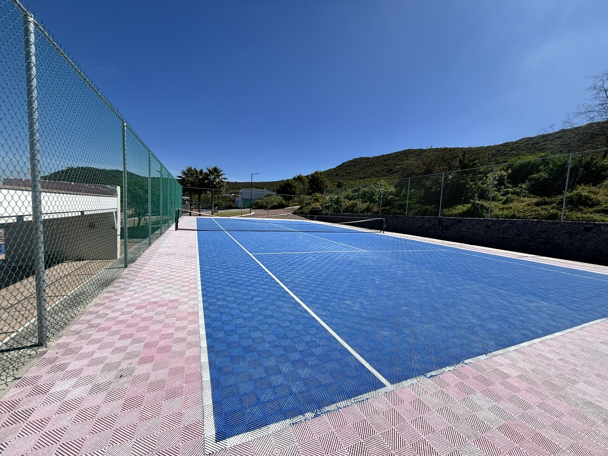 15 of 15: Cancha de tenis