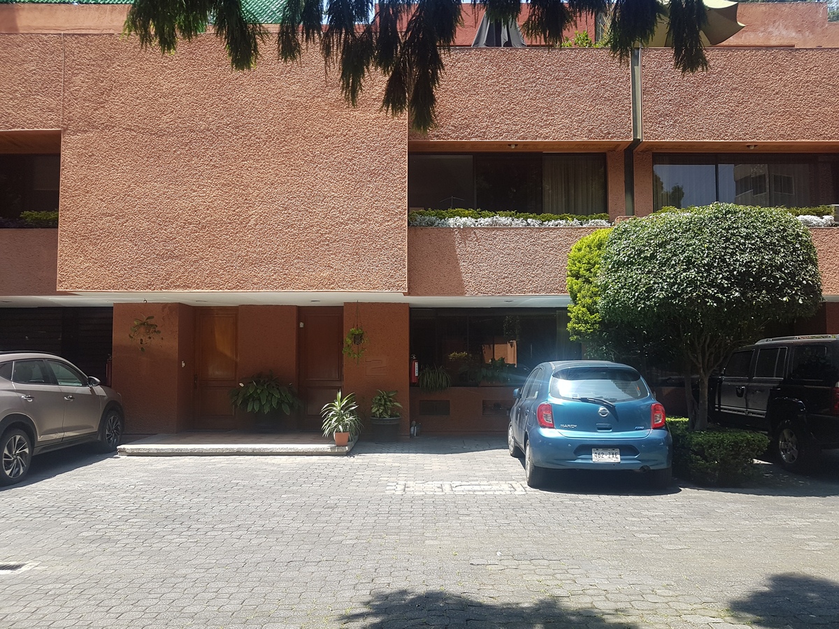 1 de 39: Fachada principal de la casa