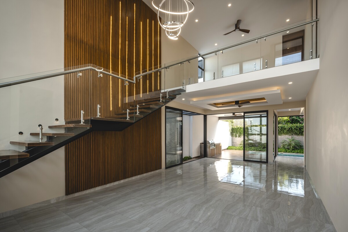 21 de 27: LOBBY ACCESO