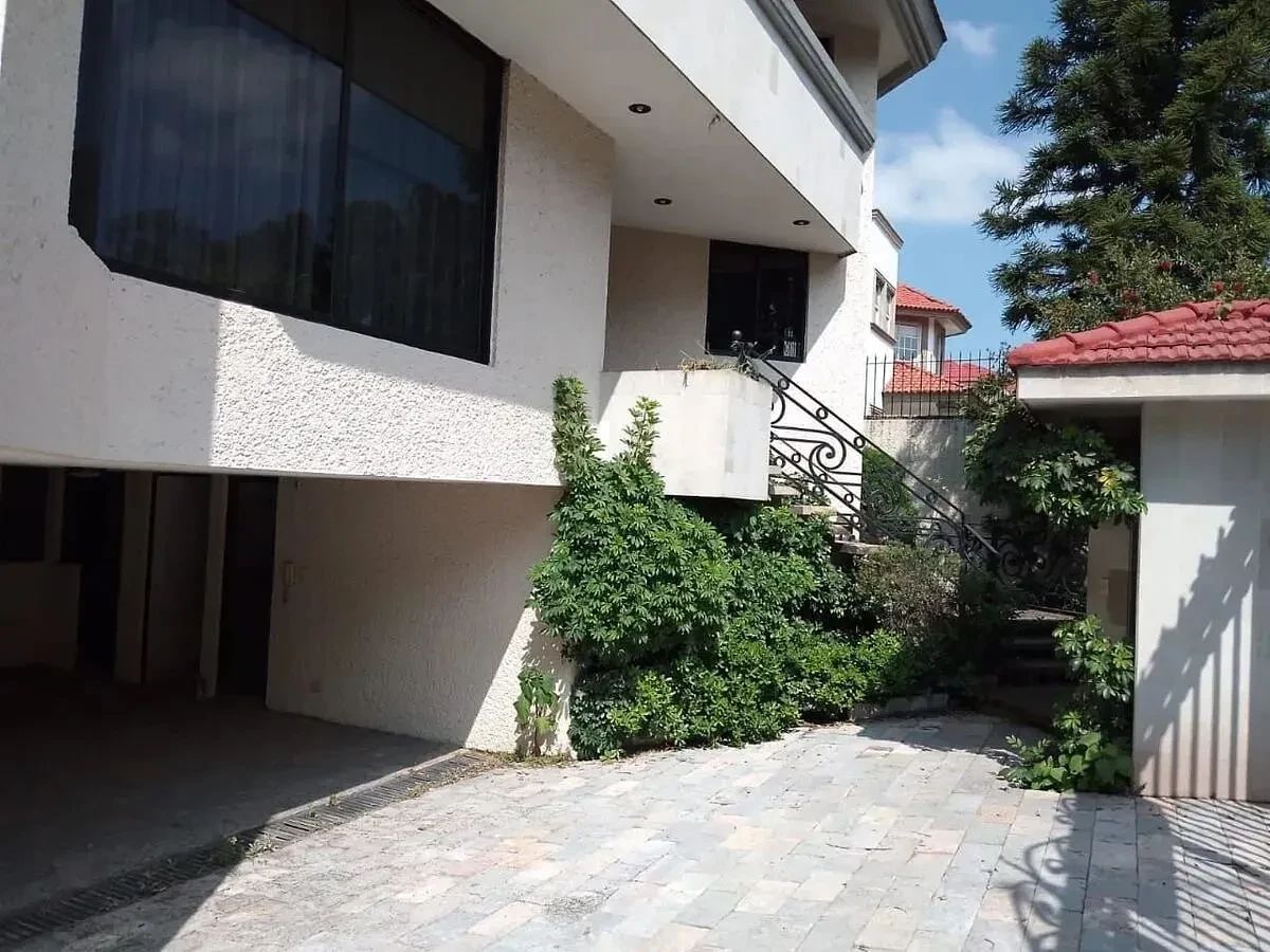 House in Bosques de las Lomas, photo 1 of 7