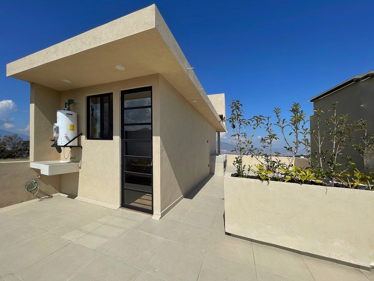 Casa en venta en Morelia, Mich. Con carril de nado y habitación en PB