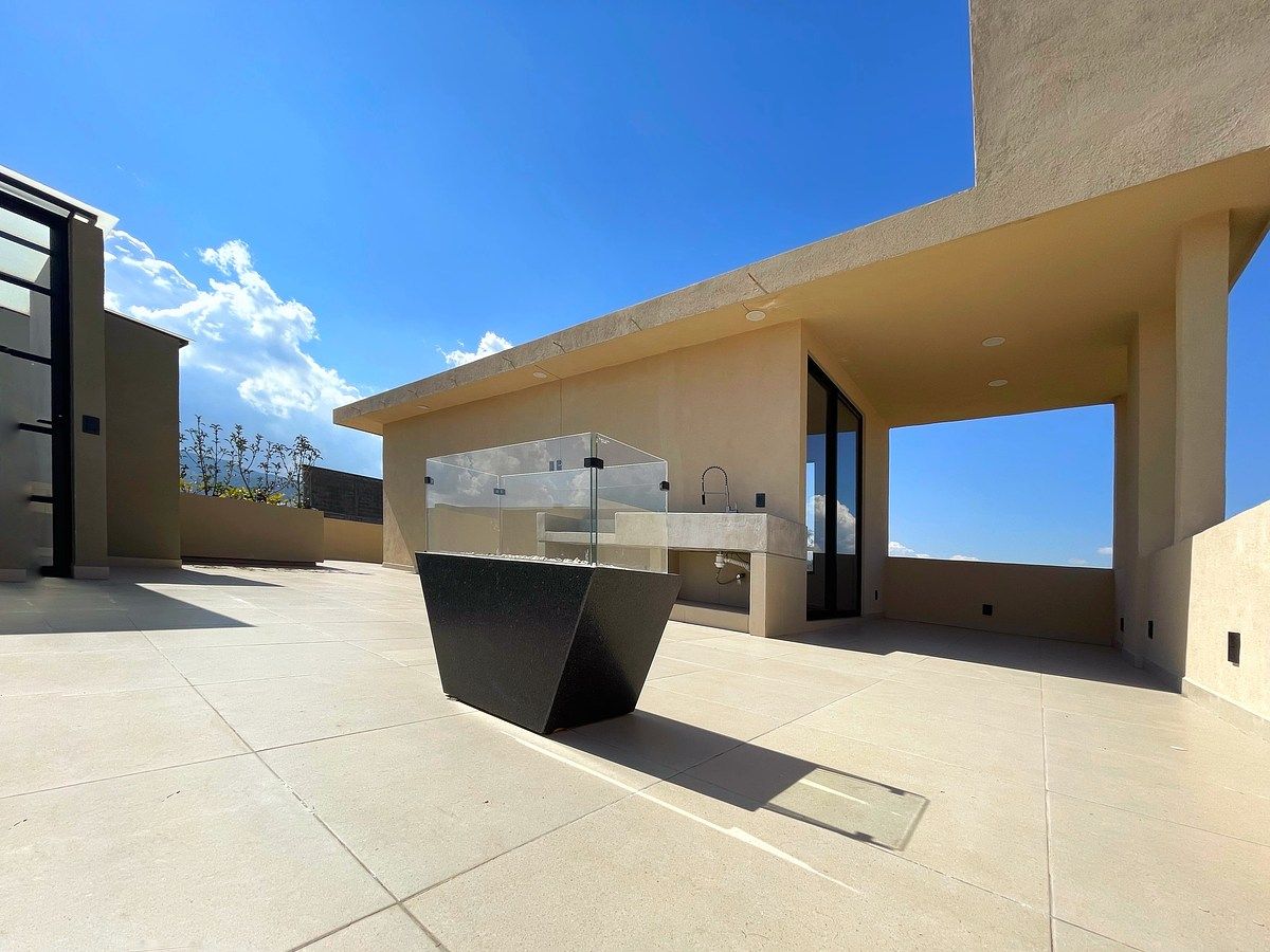 Casa en venta en Morelia, Mich. Con carril de nado y habitación en PB