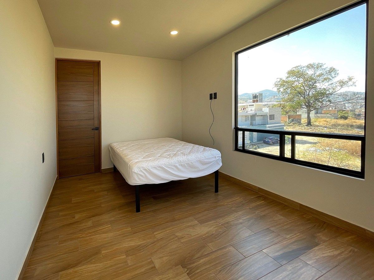 Casa en venta en Morelia, Mich. Con carril de nado y habitación en PB