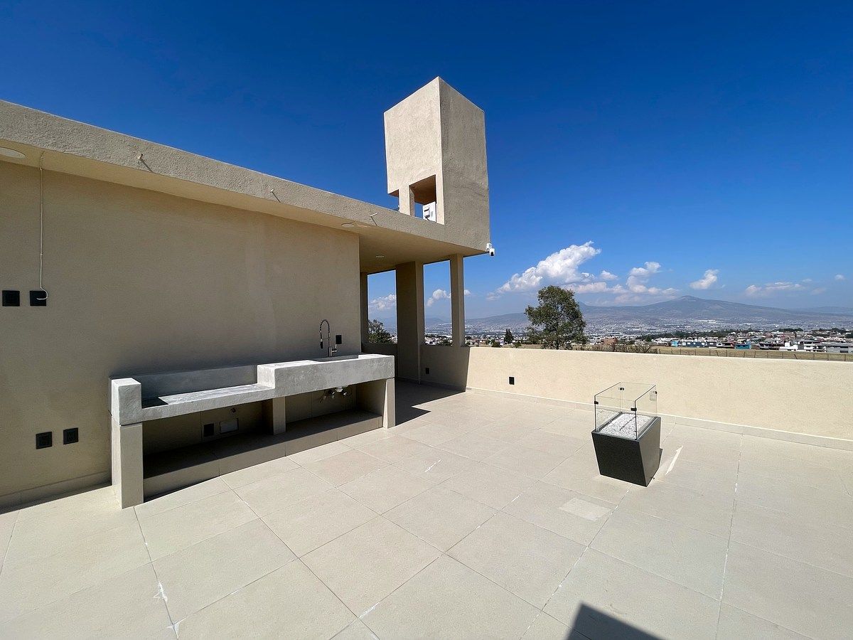 Casa en venta en Morelia, Mich. Con carril de nado y habitación en PB