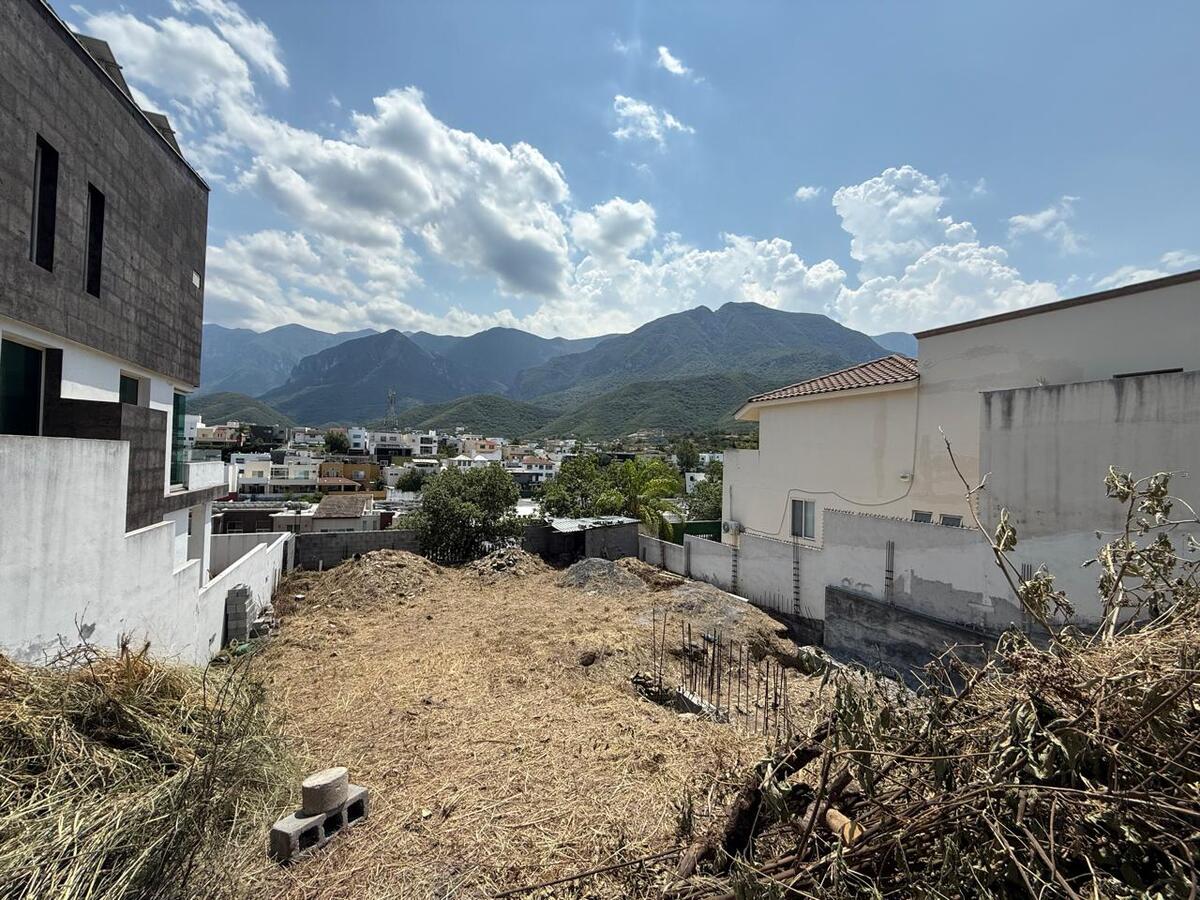 3 de 4: Terreno Vista desde el Frente