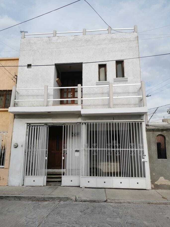1 of 18: Fachada