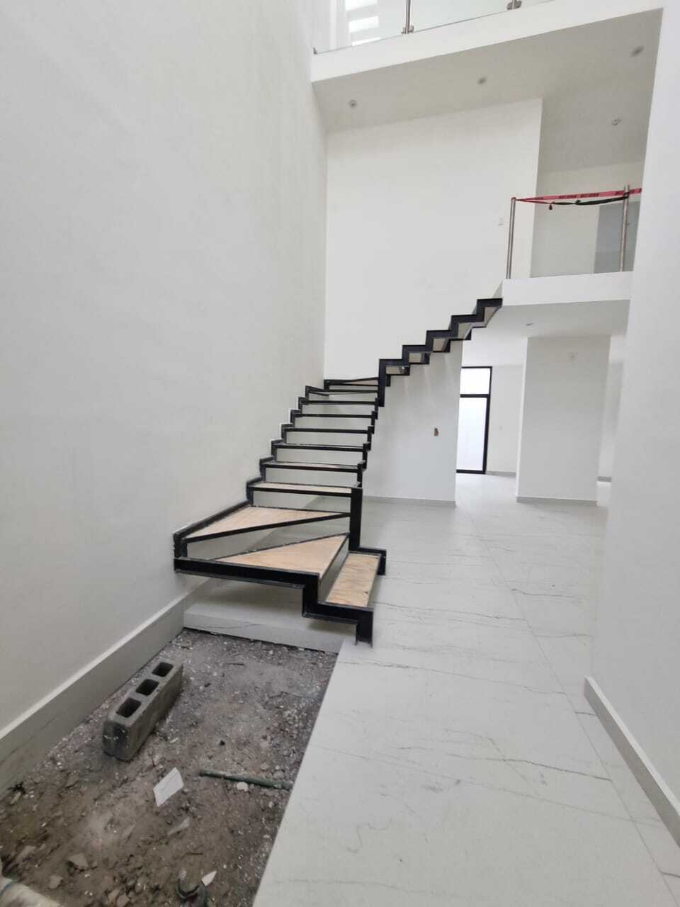 10 de 28: ESCALERA A SEGUNDO PISO