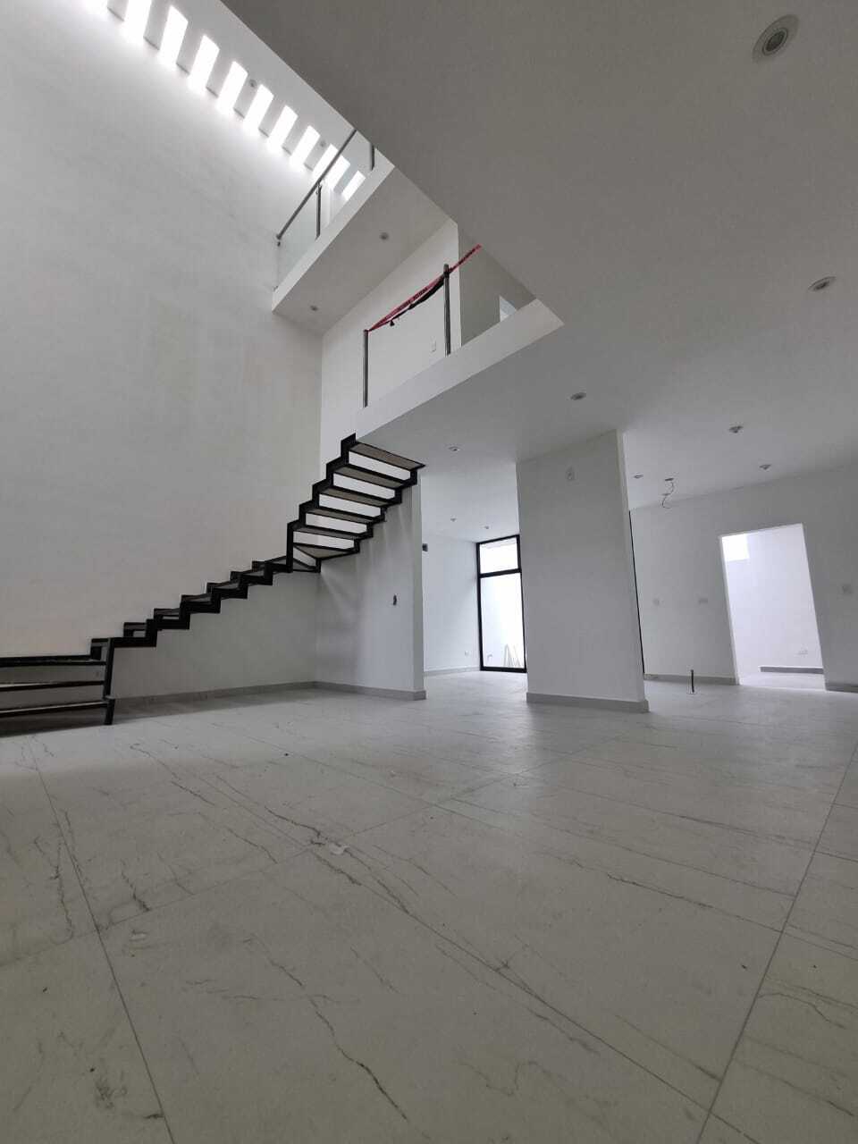 8 de 28: SALA, COMEDOR Y UNA PARTE DE LA COCINA