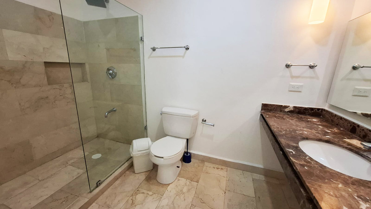 2 de 17: Baño principal