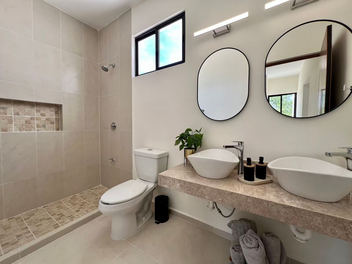 10 de 18: Baño Recámara Principal