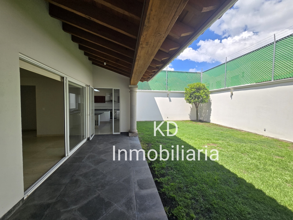 2 of 17: Terraza
