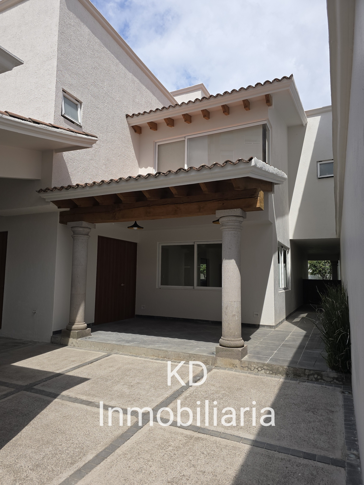 3 of 17: Entrada principal
