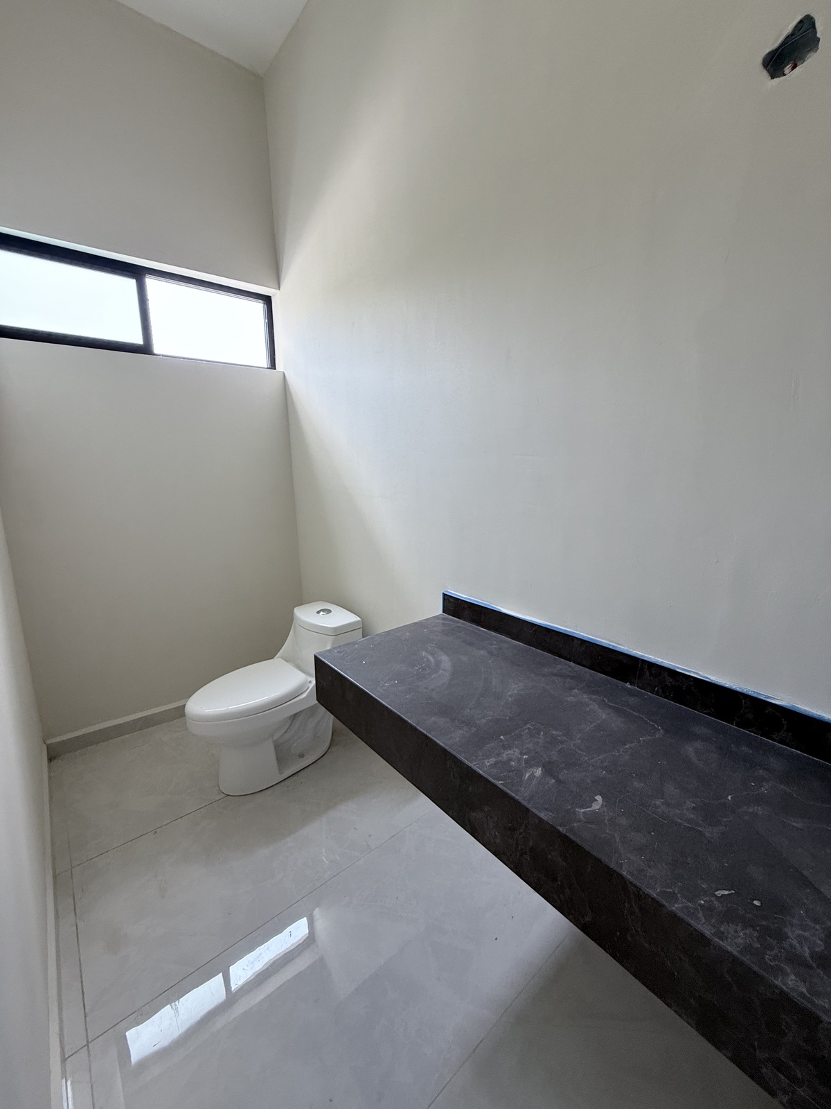 3 de 30: BAÑO DE VISITAS