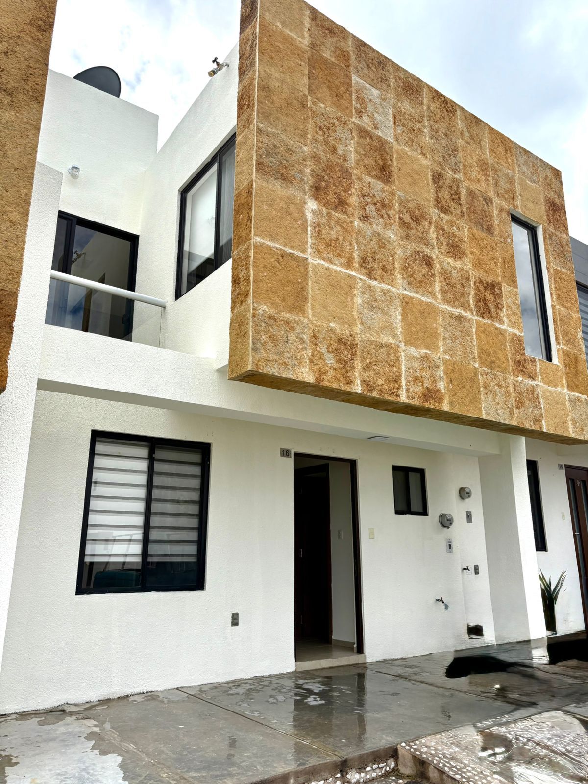 1 de 14: Fachada