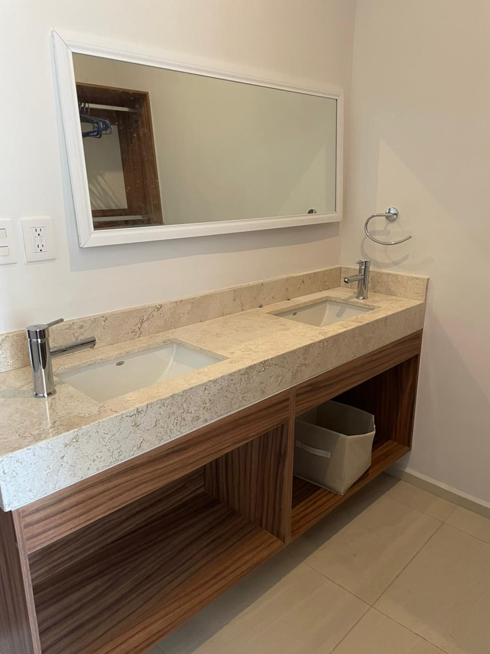 14 de 18: Doble lavabo