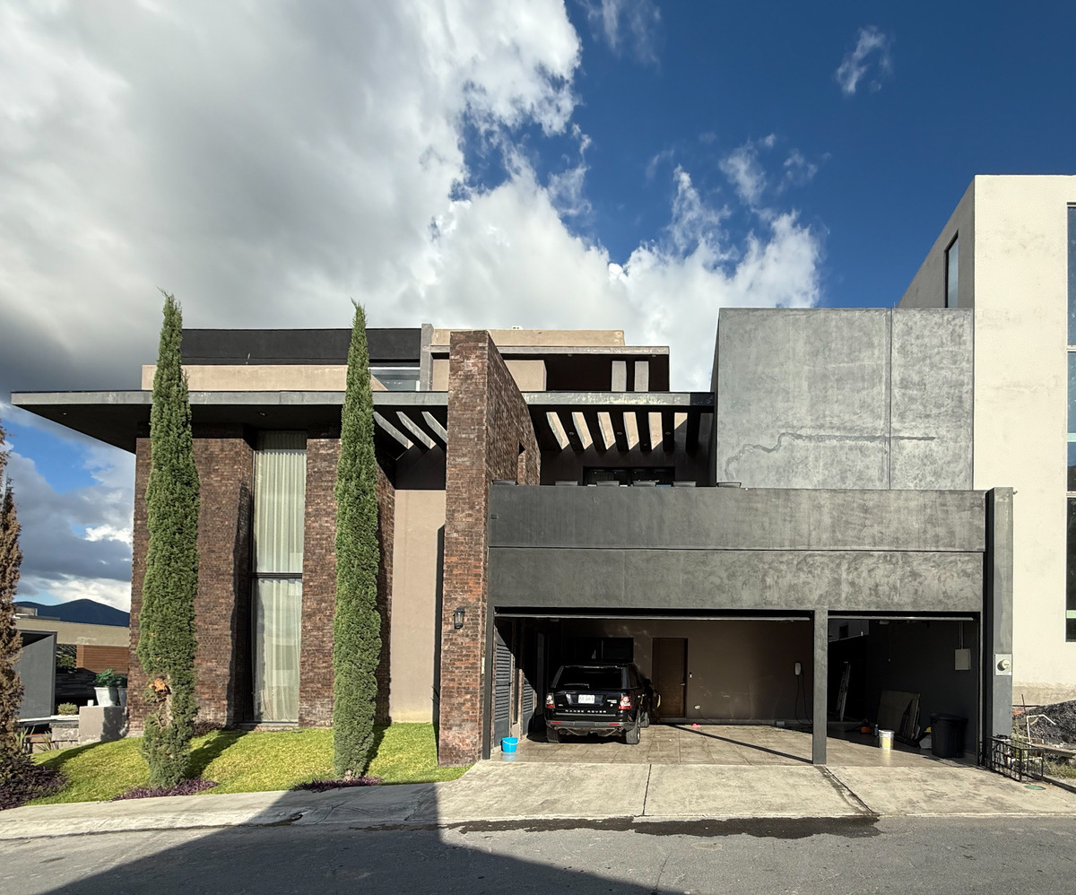 1 de 49: Estacionamiento