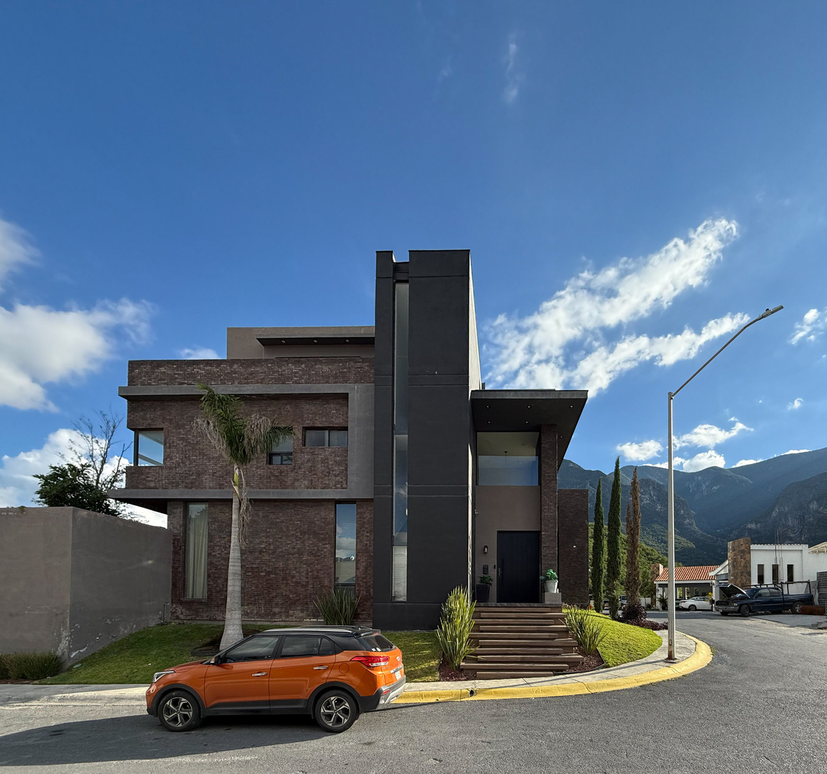2 de 49: Fachada Principal
