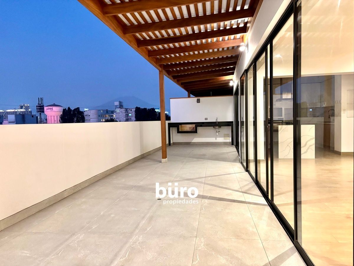 3 de 14: Linda terraza con área de parrilla