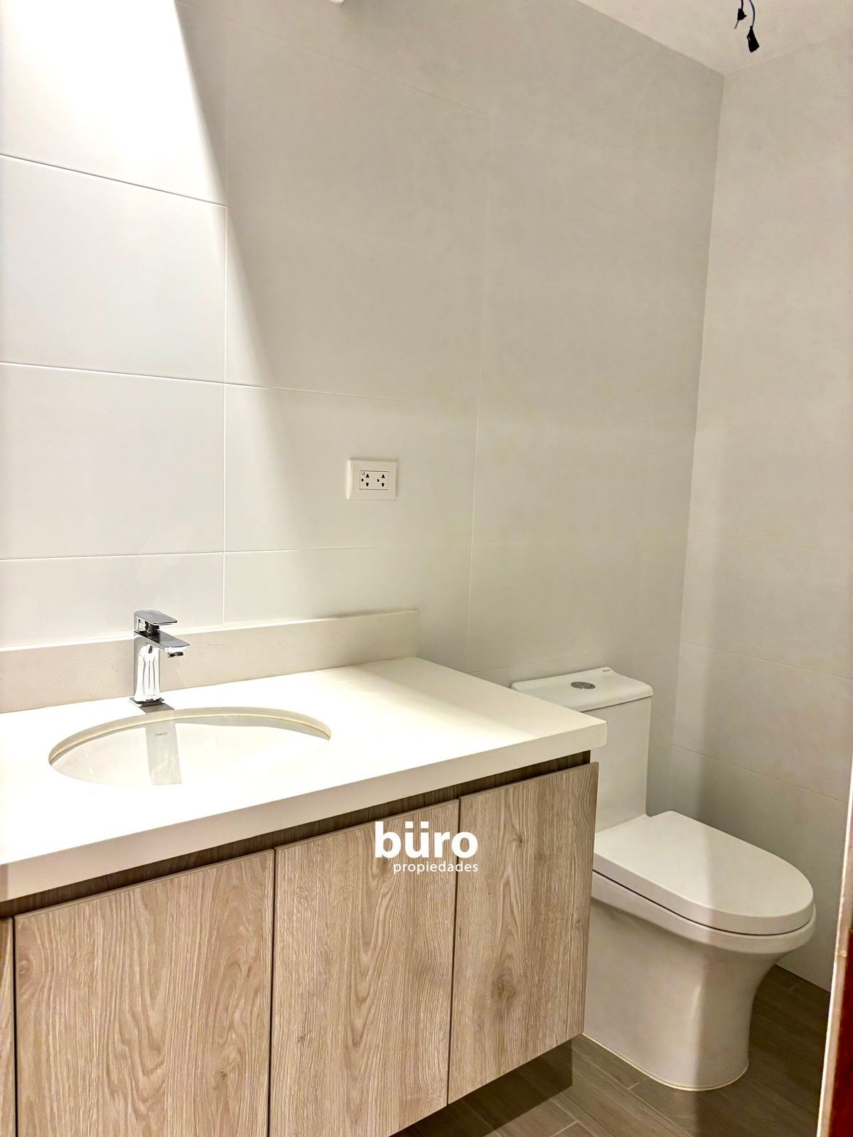 11 de 14: Baño de visita