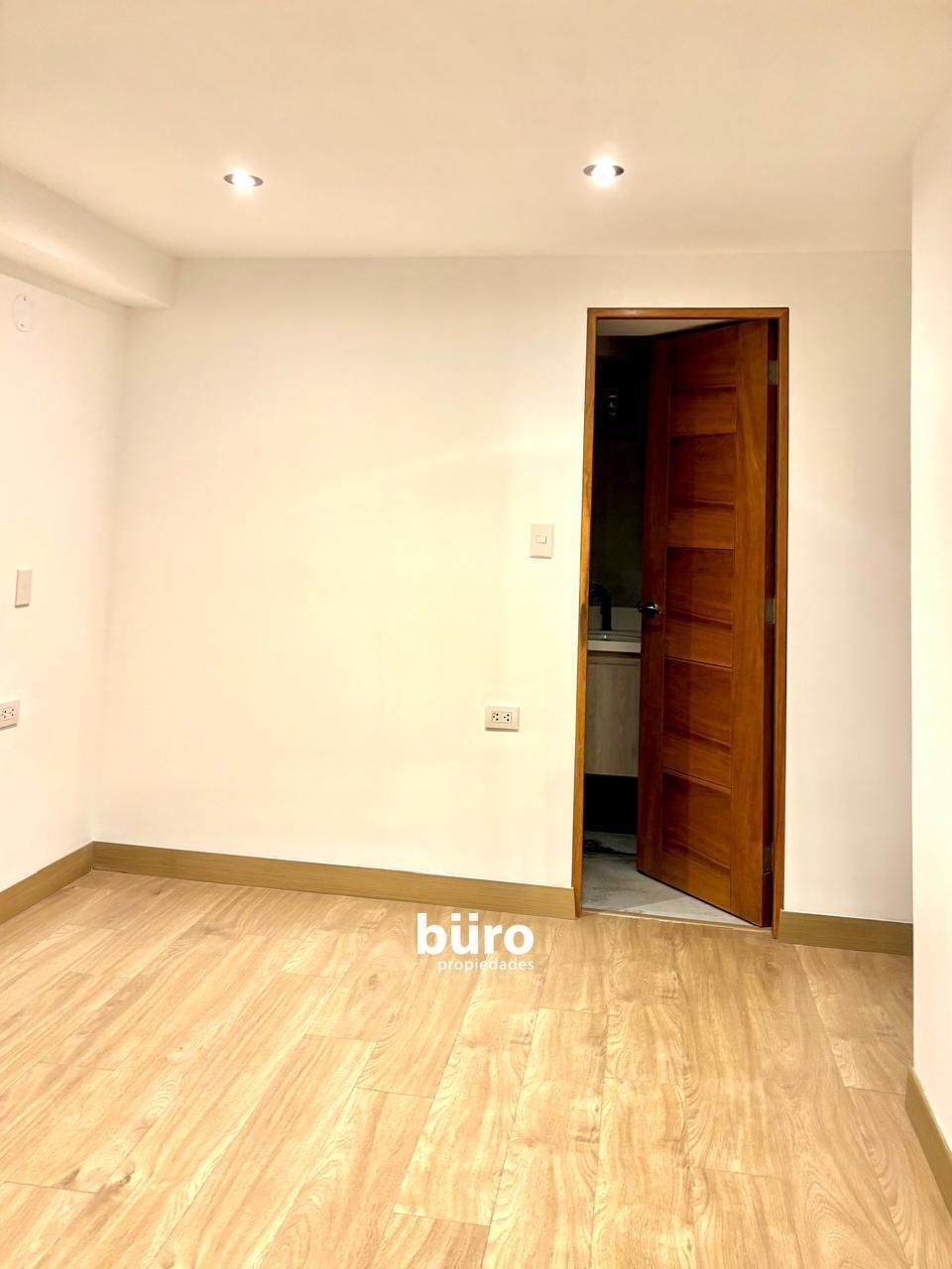 10 de 14: Dormitorio Secundario 2 con baño incorporado y buen closet