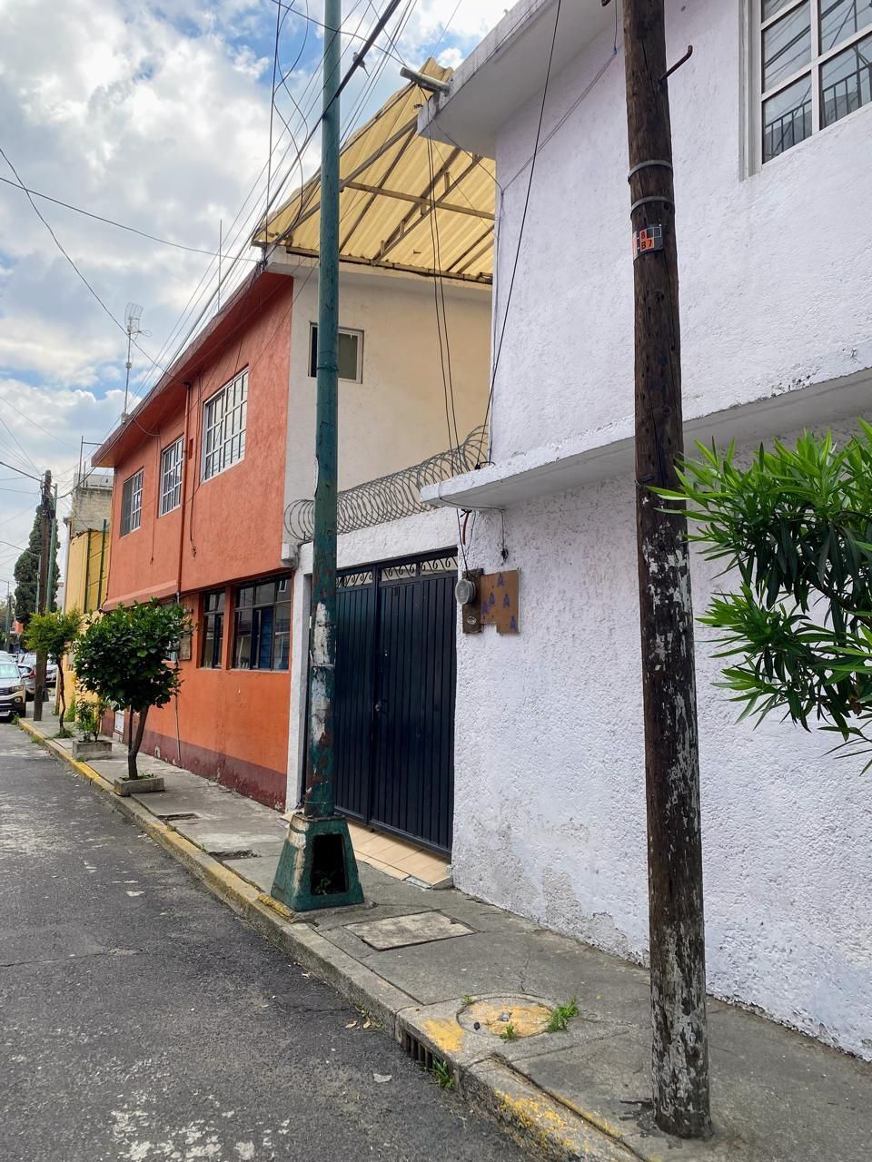 2 de 40: FRENTE DE LA CASA