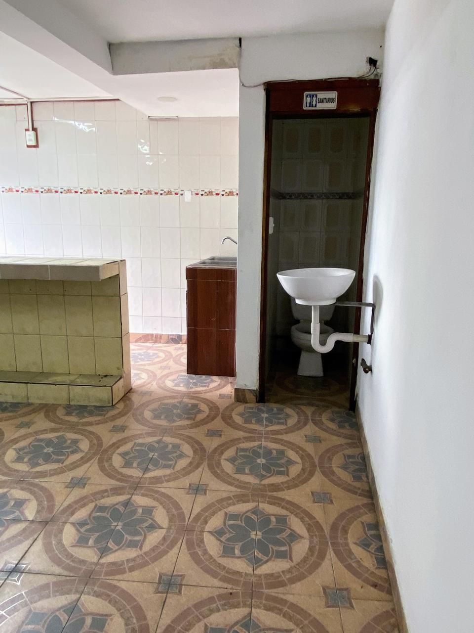 8 de 40: INTERIOR LOCAL COMERCIAL