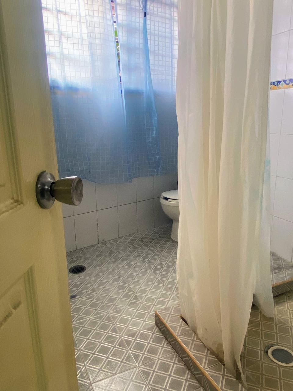 24 de 40: BAÑO 1ER NIVEL